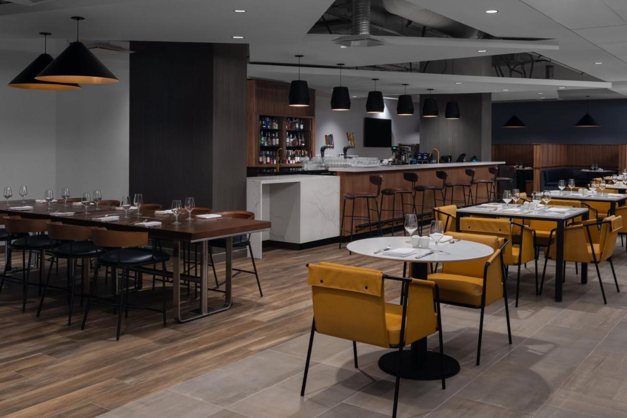 Courtyard By Marriott Calgary Downtown Hotel Buitenkant foto