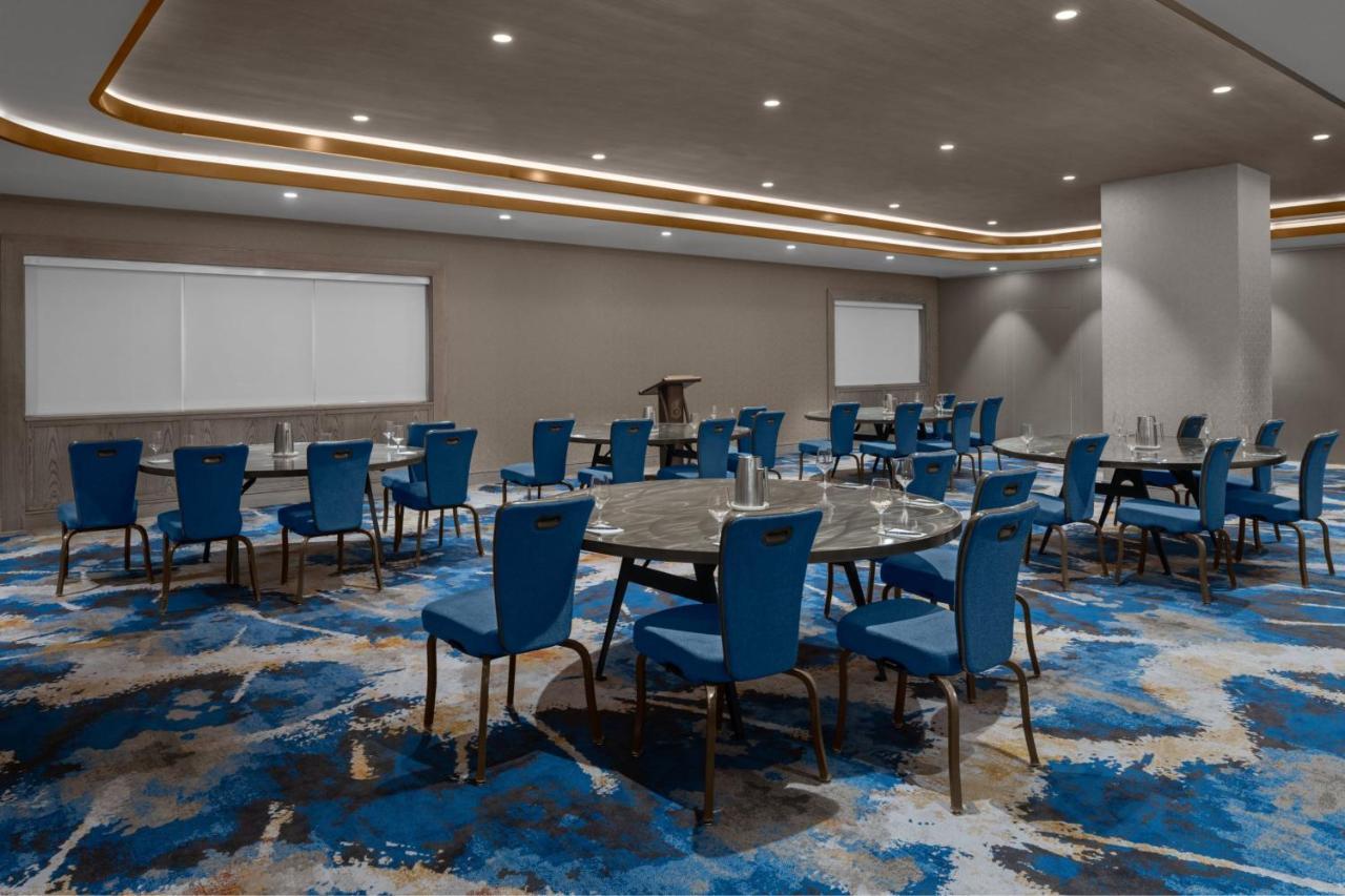 Courtyard By Marriott Calgary Downtown Hotel Buitenkant foto