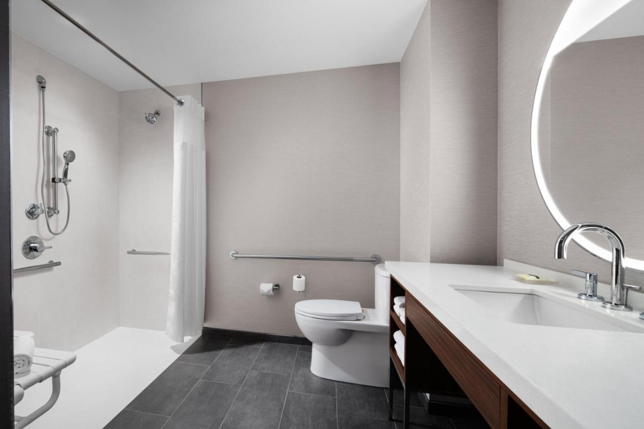 Courtyard By Marriott Calgary Downtown Hotel Buitenkant foto
